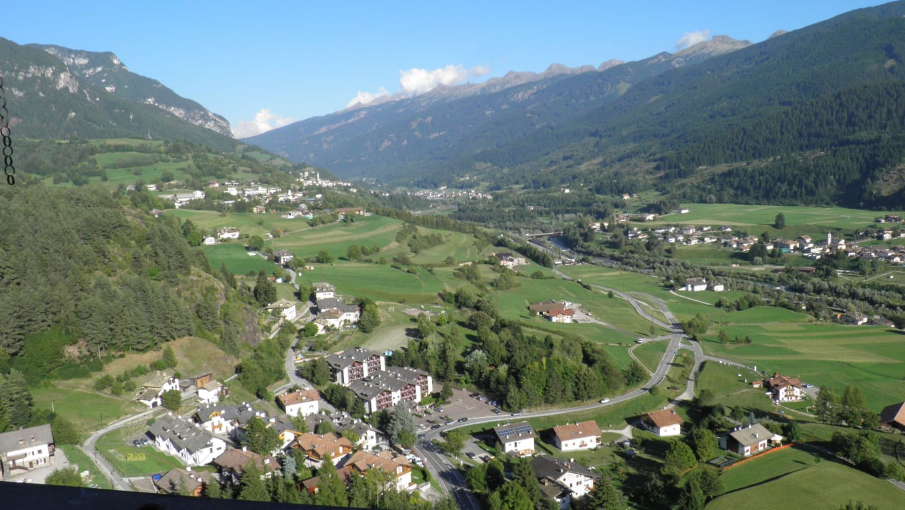 Ausblick ins Tal Hotel Lagorai