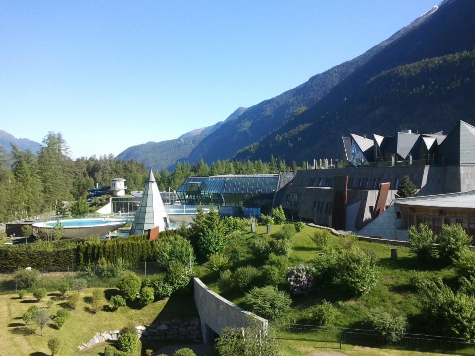 Blick vom Zimmer auf die Therme AQUA DOME