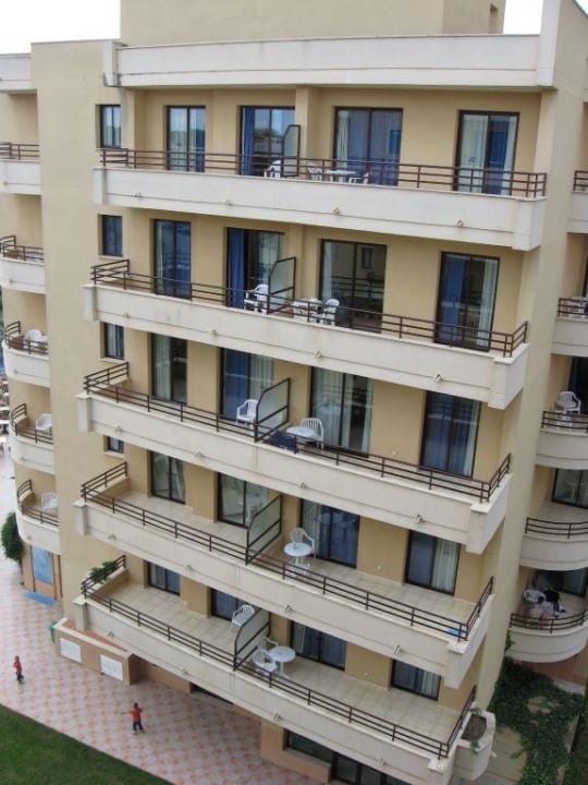 Blick von Haus 3 zum Nebenhaus 2 allsun App.-Hotel Orient Beach