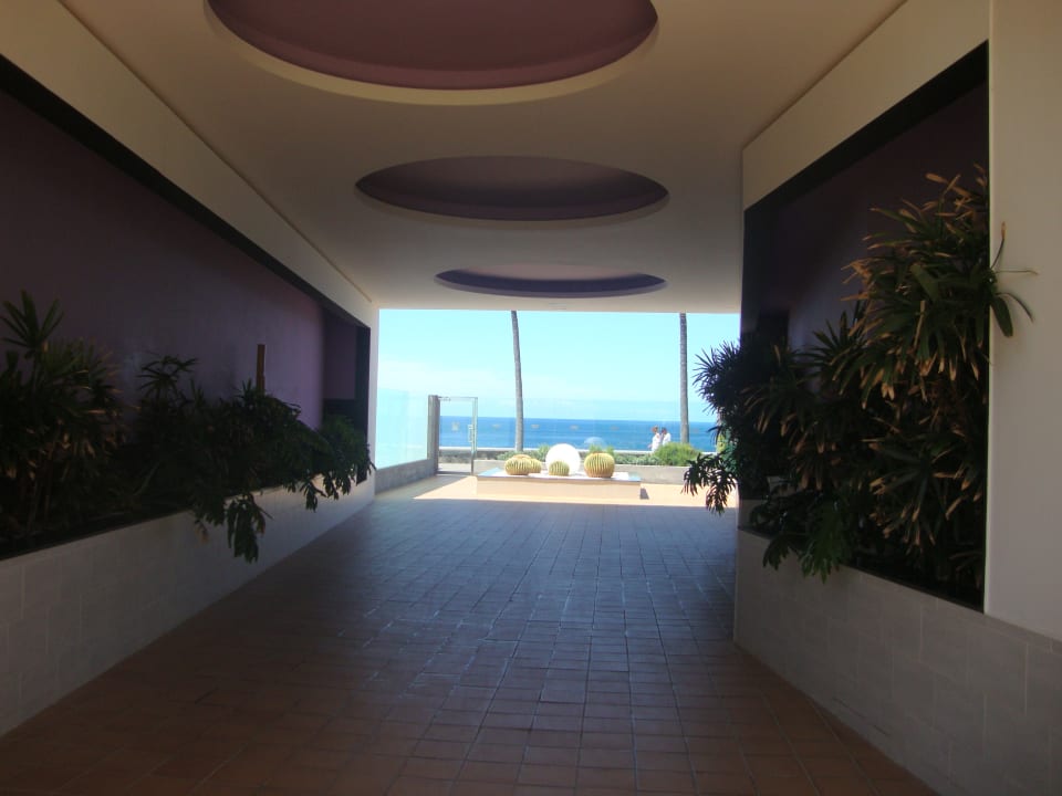 Blick vom Hotel aus auf die Strandpromenade Hotel Riu Gran Canaria