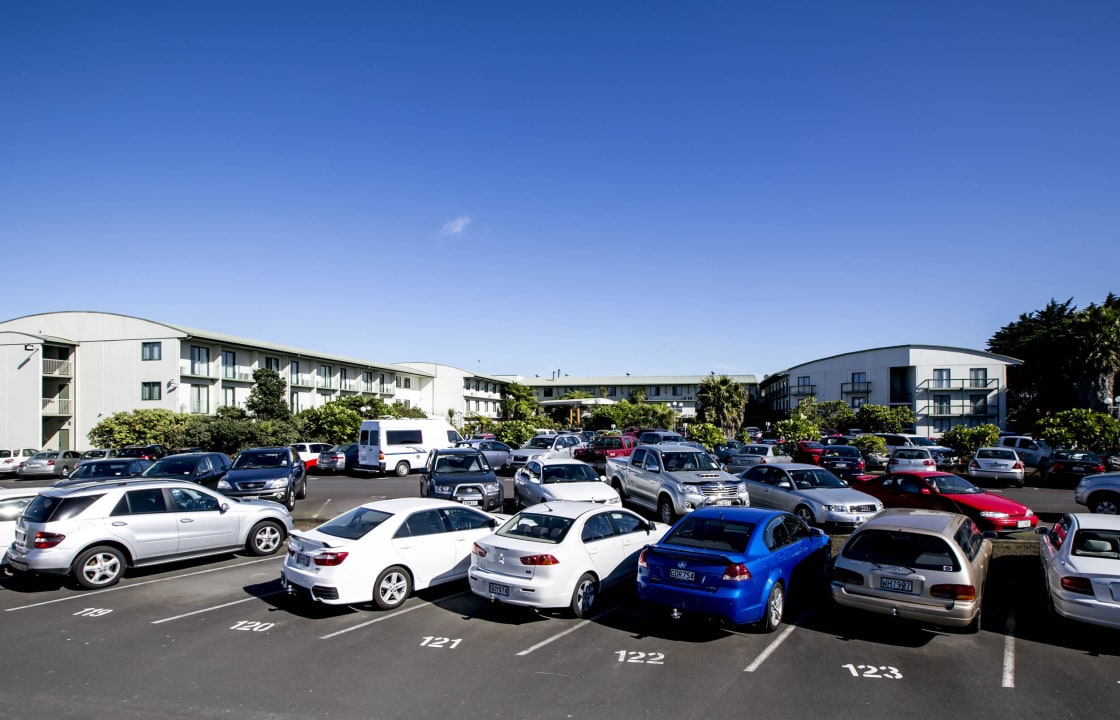 Free car parking Jet Park Hotel Auckland Airport