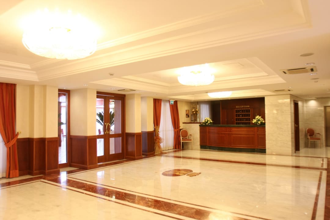 Reception Hotel Rossemi