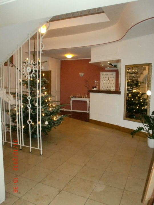 Rezeption zu Weihnachten Hotel Alte Mühle