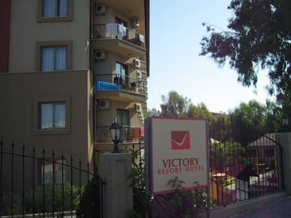 Hintereingang Hotel Victory Resort