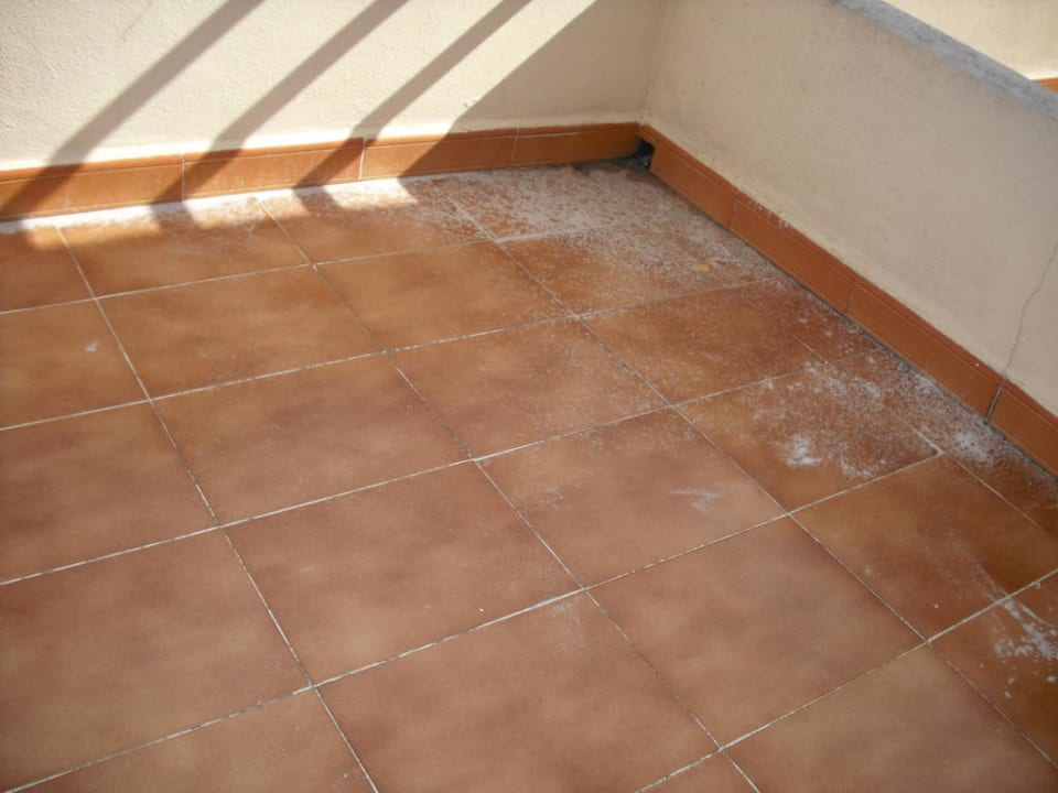 Balkon - es scheint keinen Besen zu geben! Bei Juan Playa Blanca