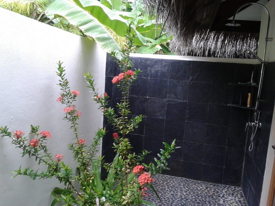 Regenwasserdusche Kuramathi Maldives