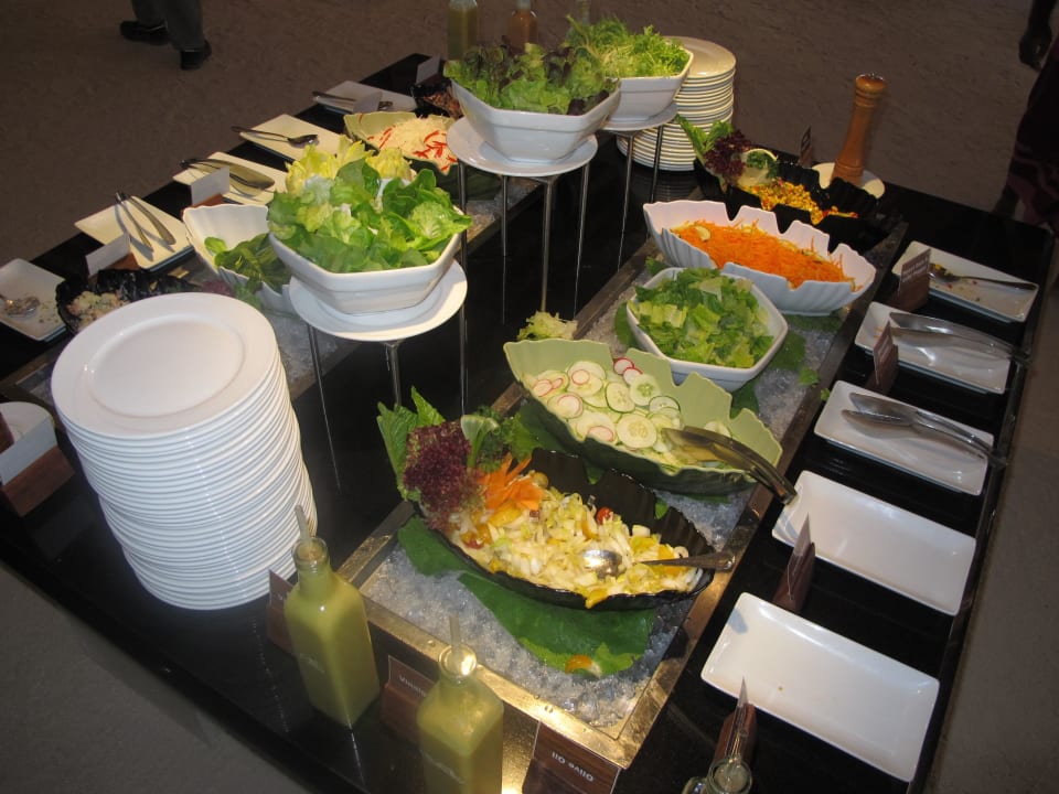 Ahima-Rest. Büffet, Salate Vilamendhoo Island Resort & Spa