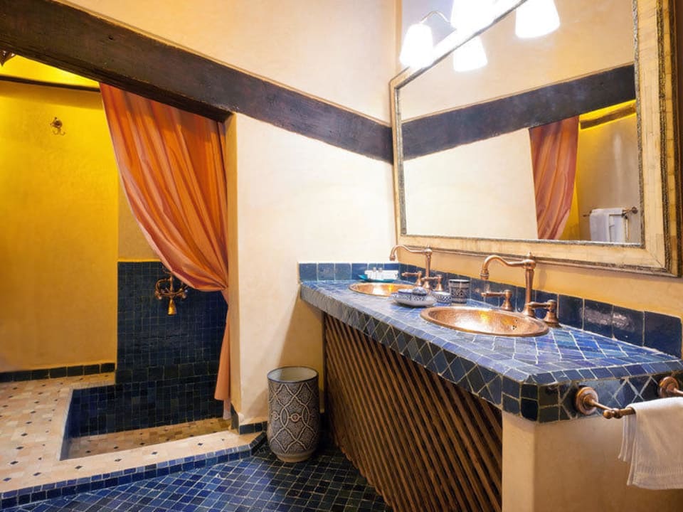 Superior room bathroom Riad Algila Fes
