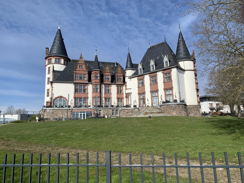 Außenansicht Seehotel Schloss Klink