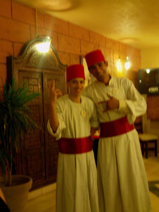 Die Kellner am arabischen Abend Sunny Days Palma De Mirette Resort & Spa