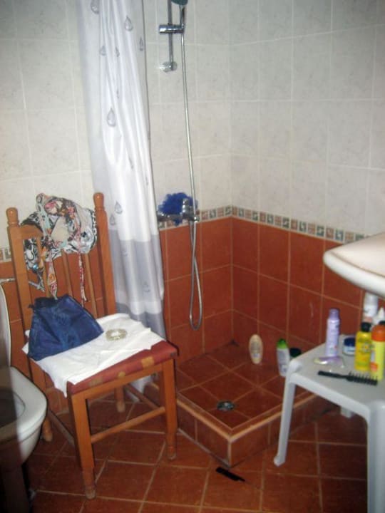 Fehlende Ablagemöglichkeiten im Bad Hotel Pliska