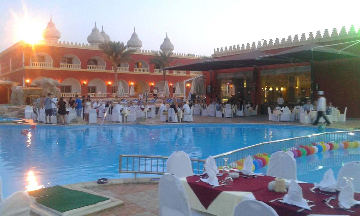 Galaabend am Pool Pickalbatros Alf Leila Wa Leila Resort - Neverland Hurghada