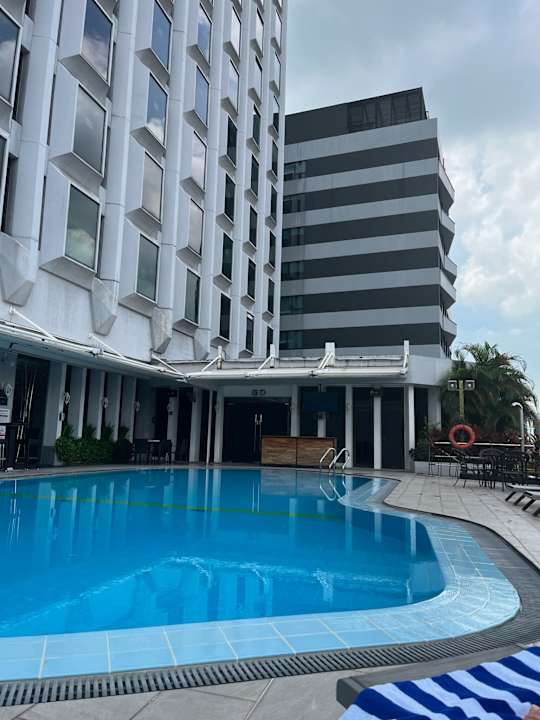 Pool Peninsula Excelsior Hotel