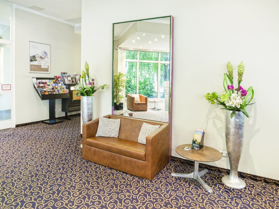 Lobby Hotel Domicil Hamburg by Golden Tulip