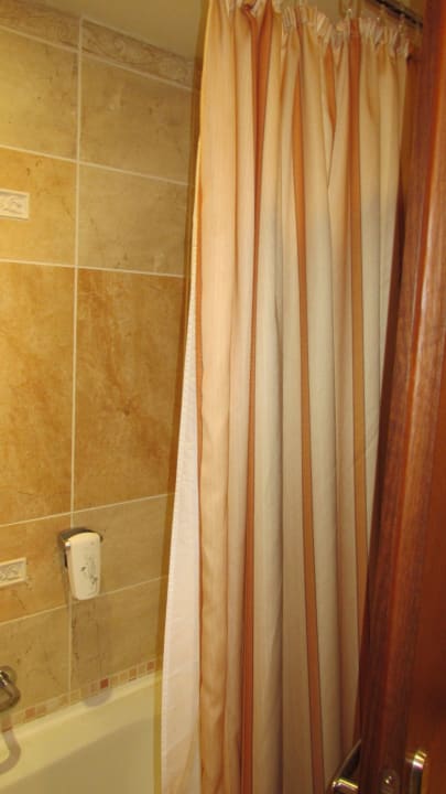 Duschvorhang. Schrecklich Lindner Hotel Prague Castle, part of JdV by Hyatt