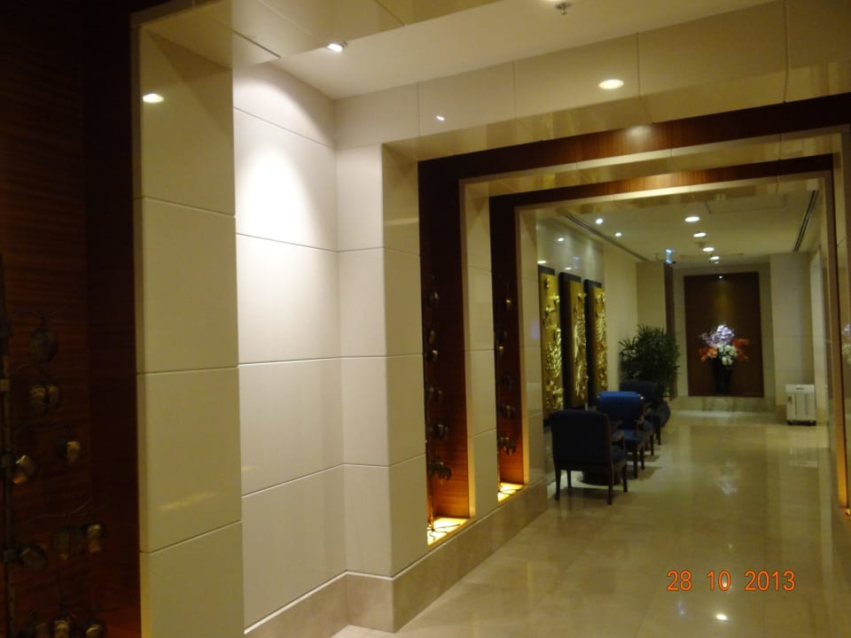 Weg zum Lift - EG Hotel Centre Point Plus Silom