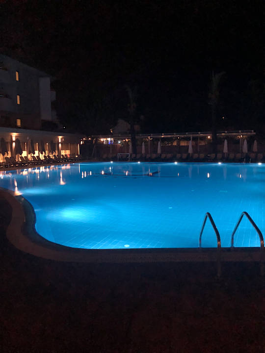 Pool Side Breeze Hotel