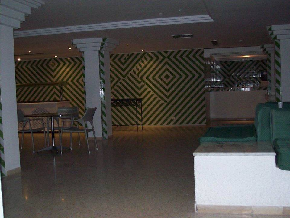 Teil von der Bar Movie Gate Miramar