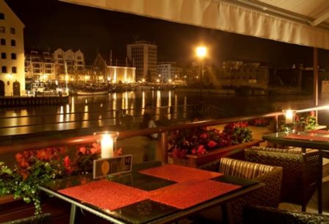 Terrace by night Hotel Hanza