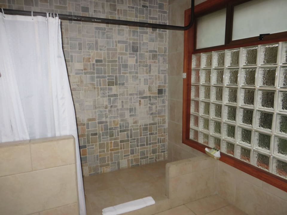 Große Dusche Hotel Ficus Sunset Suites