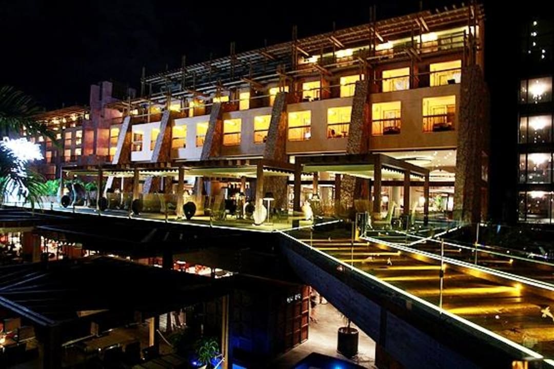 Hotel bei Nacht Lopesan Baobab Resort