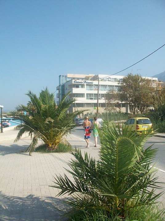 Von der Strandpromenade aus Hotel Corissia Princess