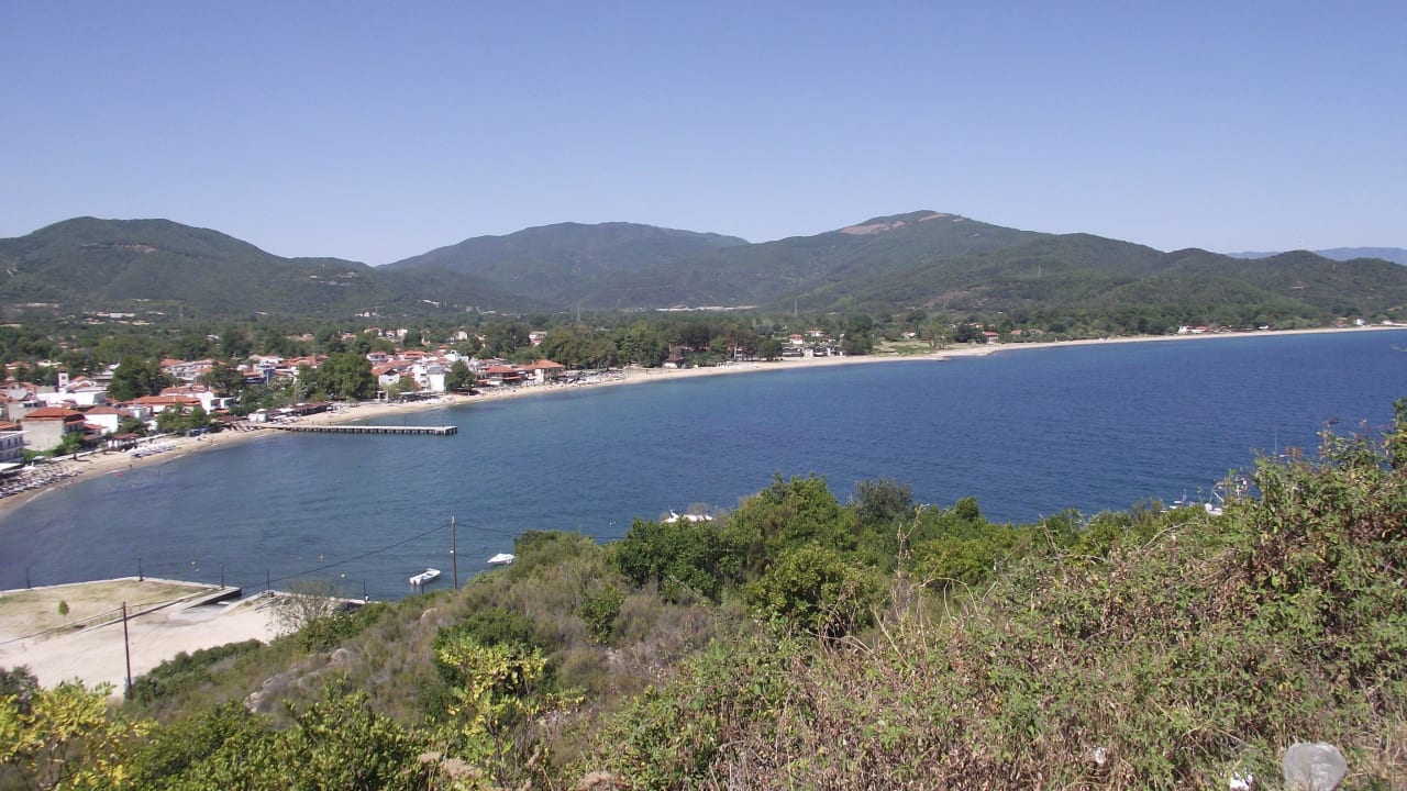 Blick zur Insel Akrathos Beach Hotel