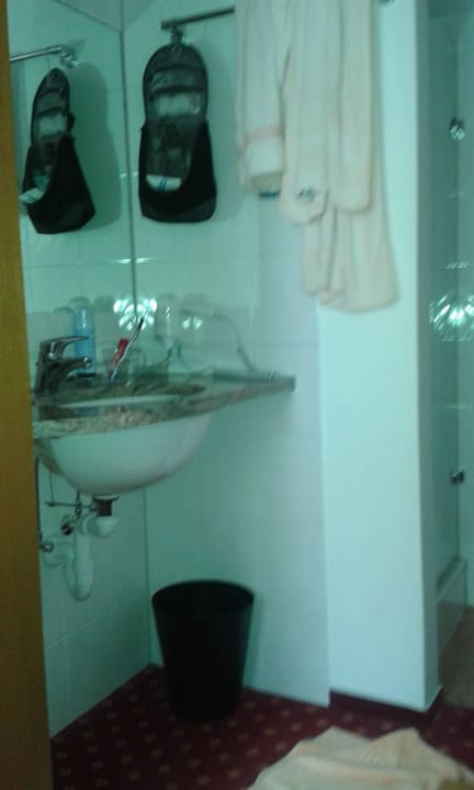 Waschbecken und Duschkabine Hotel & Gasthof Traube