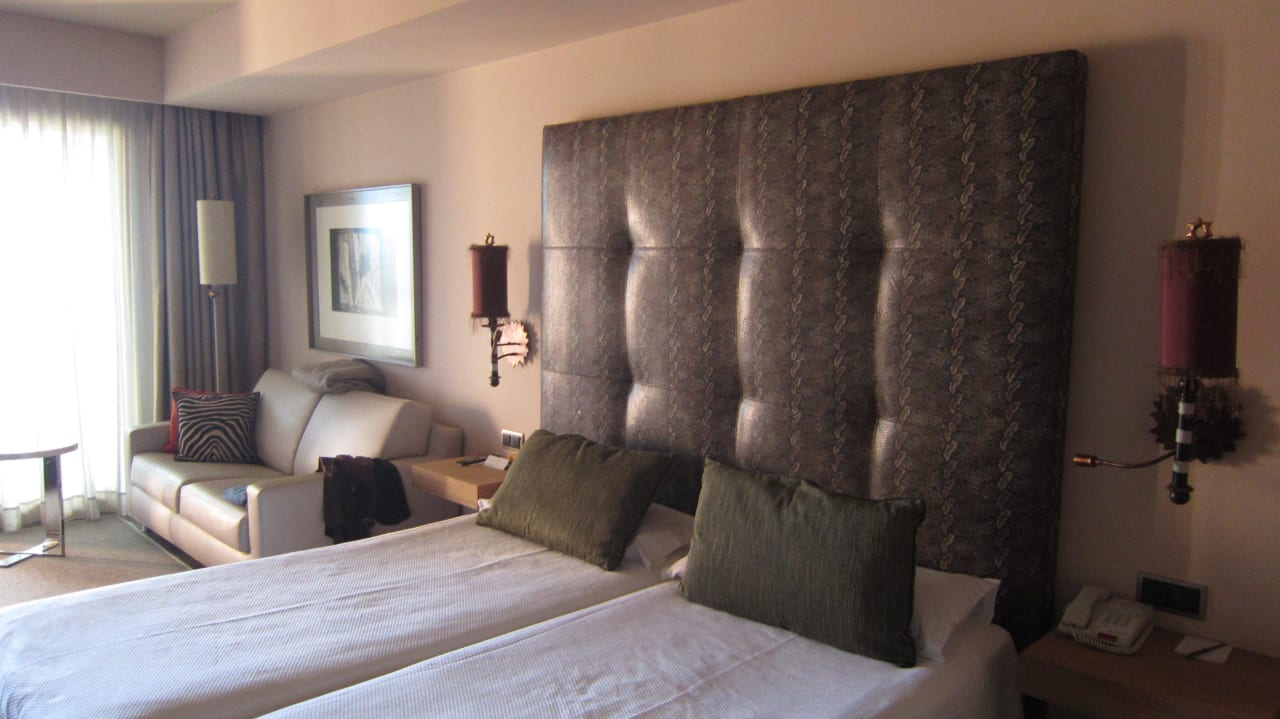 Bett Lopesan Baobab Resort