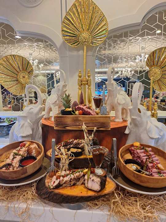Gastro Royal Taj Mahal Hotel