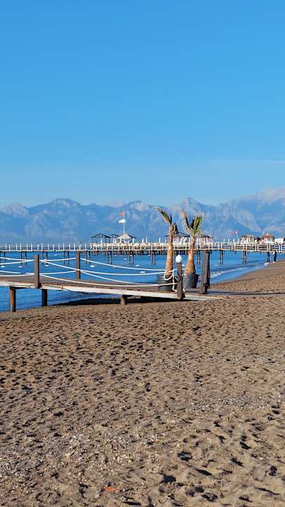 Strand Saturn Palace Resort Hotel