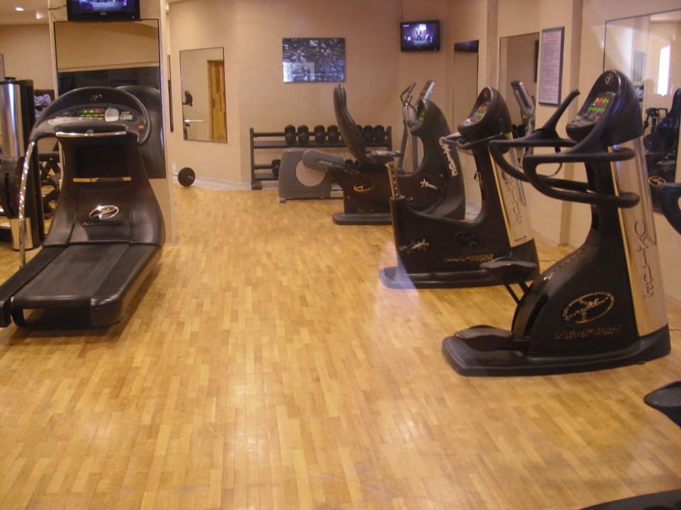 Fitnessraum mit neuen Geräten Hotel Defne Dream