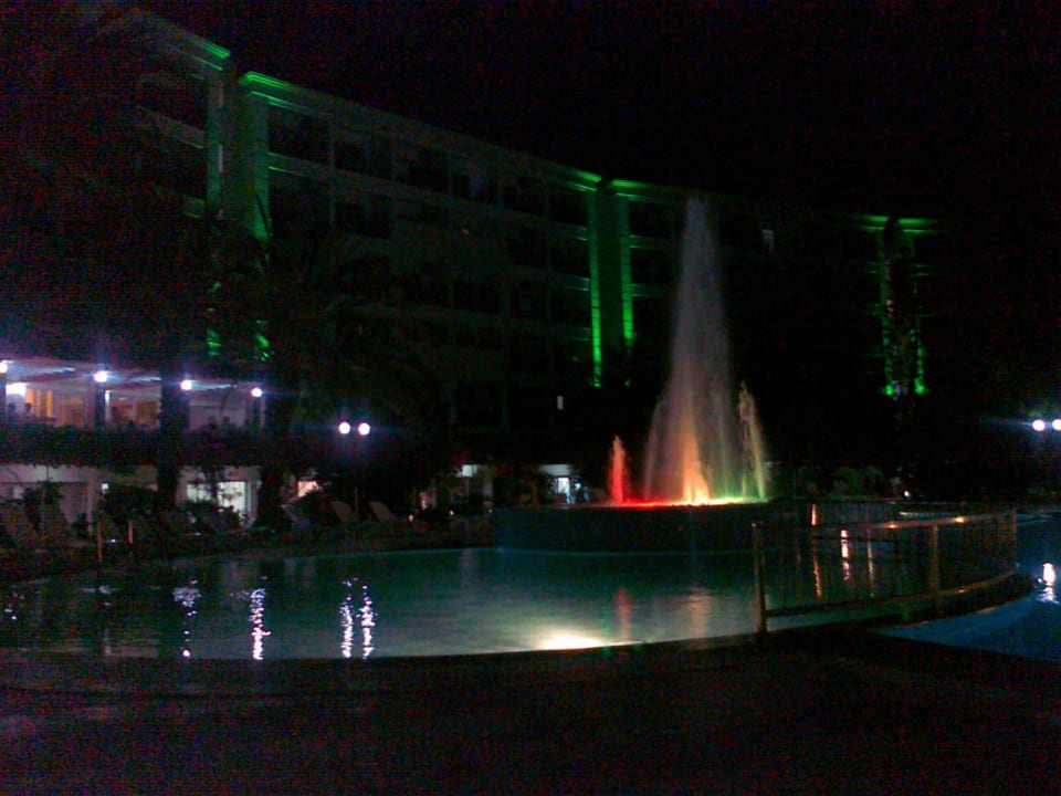 Večerní fontána Top Hotel