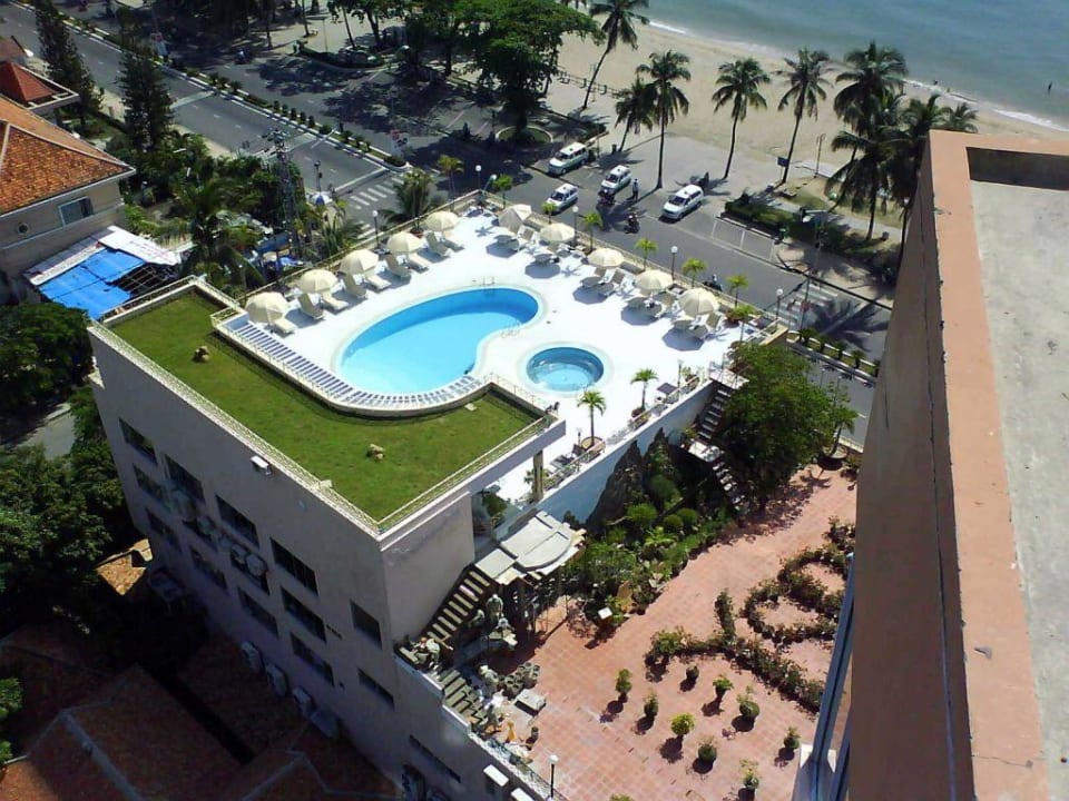 Pool auf der 2. Etage Yasaka Saigon Nha Trang Hotel & Spa