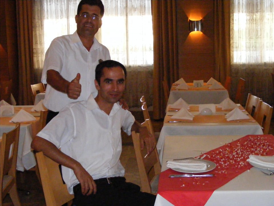 Unser neter Kellner Oktay mit seinem Kollegen Side Mare Resort & Spa