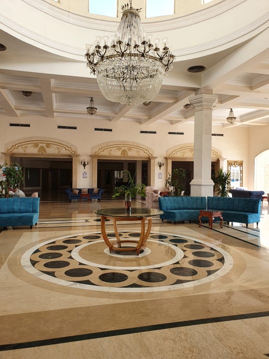 Lobby Brayka Bay Resort