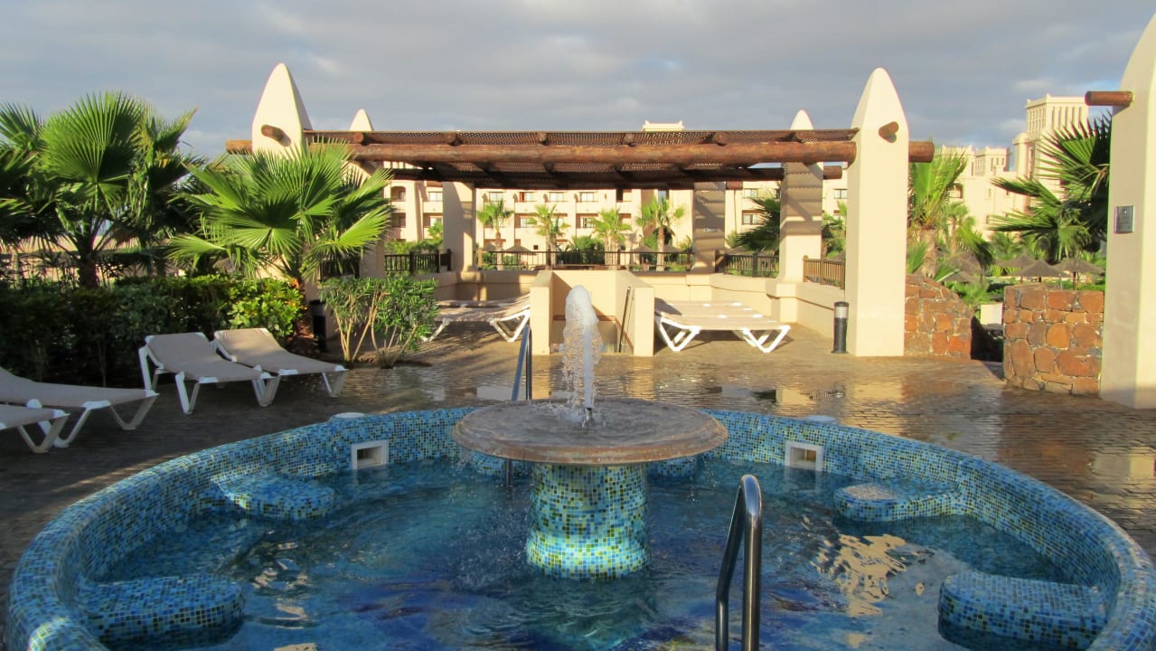 Auf der "Insel" im Hauptpool Hotel Riu Touareg