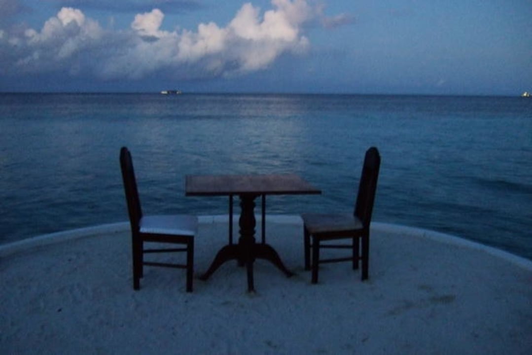 Romantisches Abendessen am Strand NAKAI Maayafushi Resort