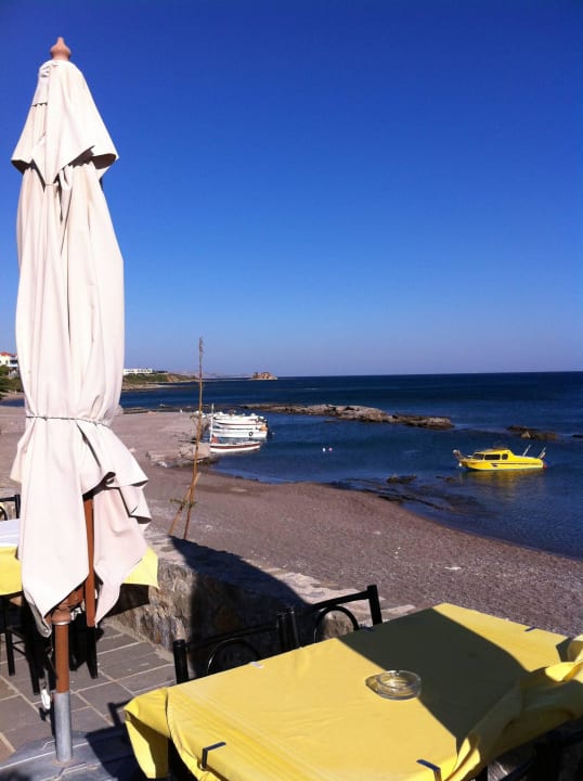 Erfrischung am Strand Ekaterini Hotel