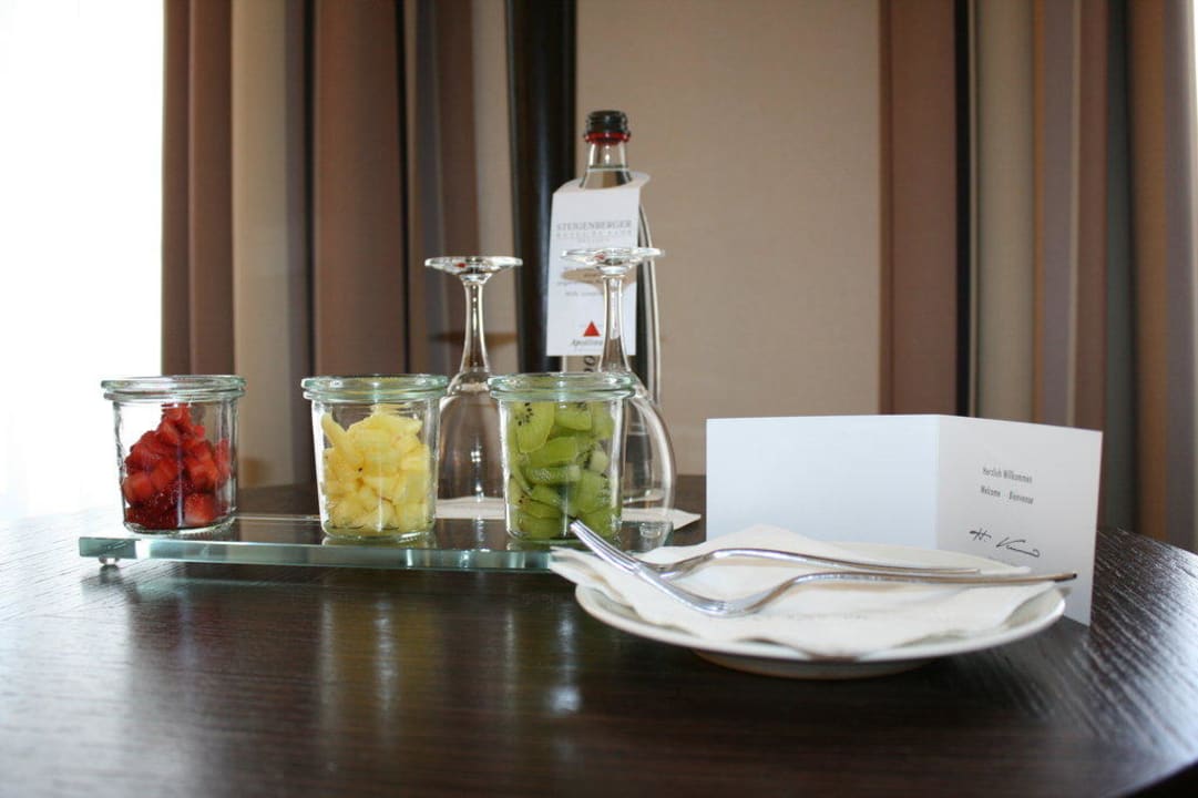 Früchte und Wasser zur Begrüßung Steigenberger Hotel de Saxe