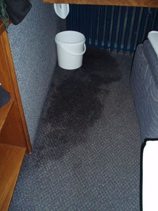 Umgang mit einem Wasserschaden im Zimmer Hotel Olympik Tristar