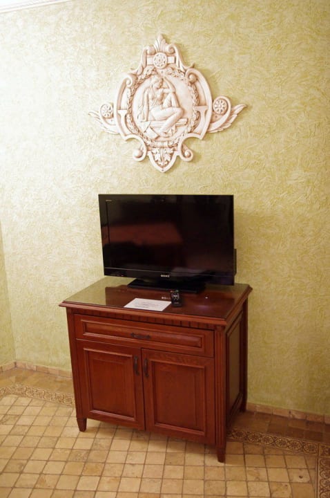 Flat-TV im Wohnzimmer Hotel Yetkin