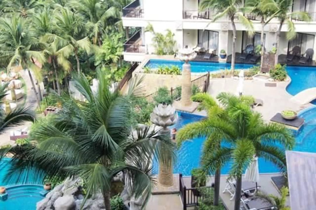 Poolansicht von einigen Zimmern Garden Cliff Resort & Spa