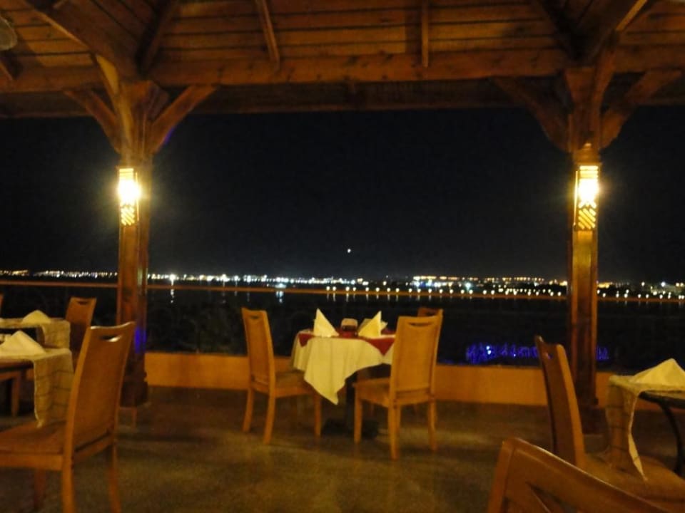 Essen mit Ausblick Beach Albatros Resort