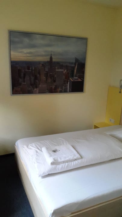 Zimmerausstattung Best Deal Airporthotel Weeze