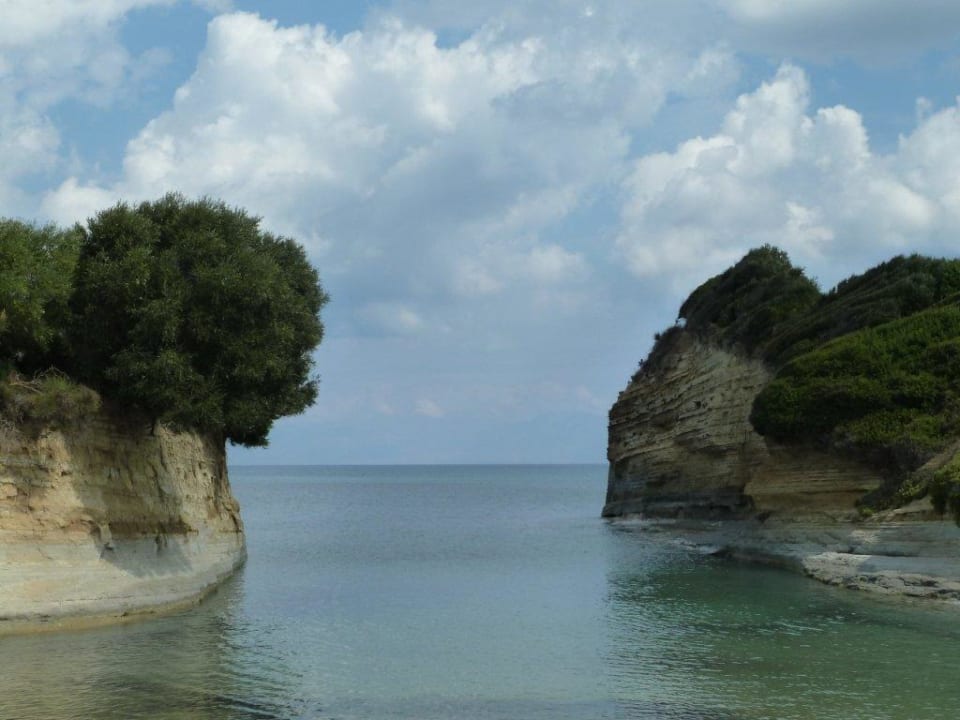 Jedna z zatoczek Corfu Sungate Hotel