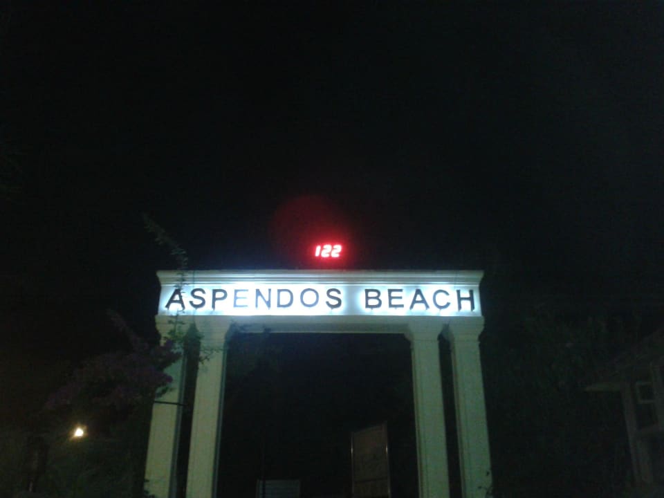 Durchgang vom Strand zur Hotelanlage Trendy Aspendos Beach Hotel