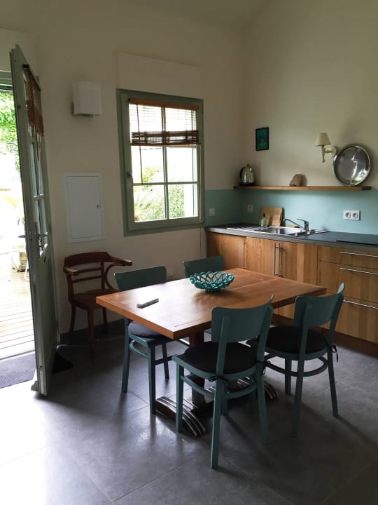 Essbereich mit Eingang La Pensée B&B