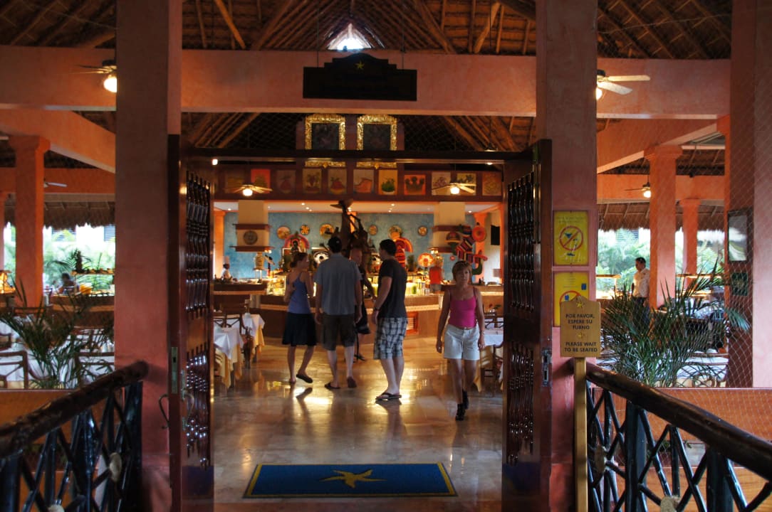 Eingang zum Buffet Iberostar Waves Quetzal