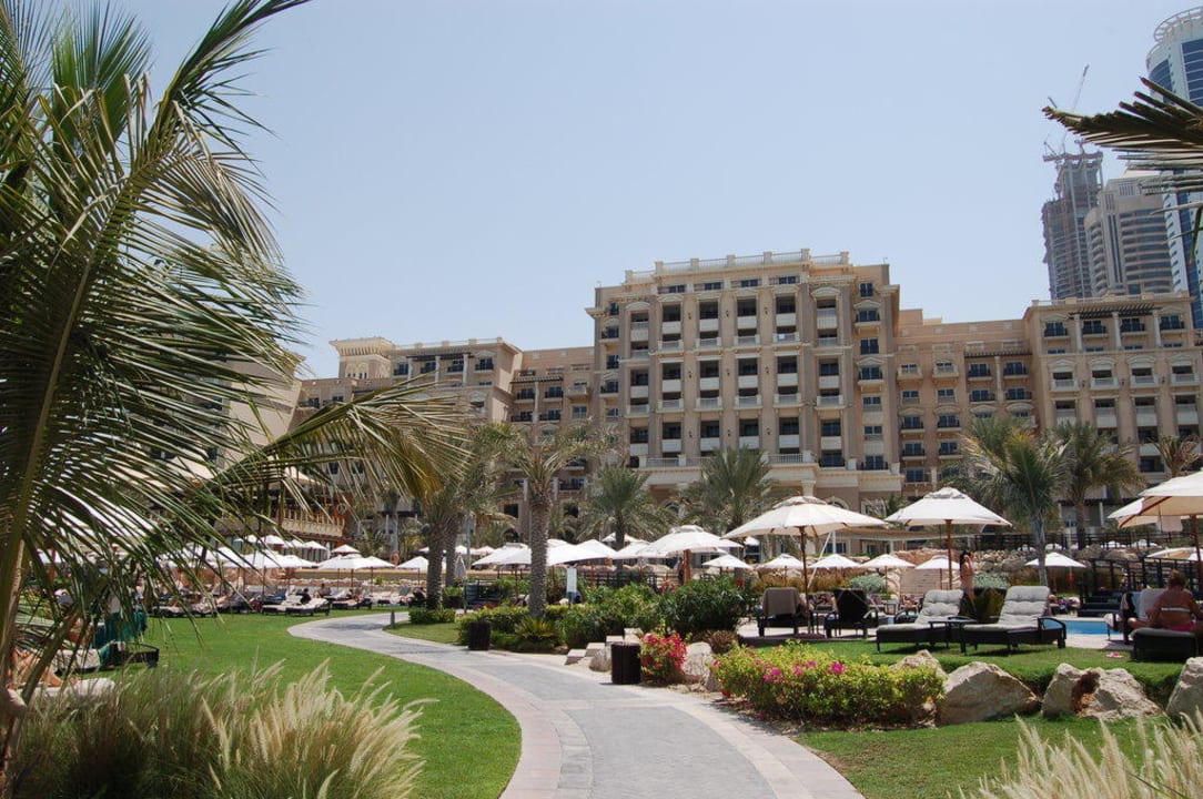 Gartenblick aufs Hotel The Westin Dubai Mina Seyahi Beach Resort & Marina